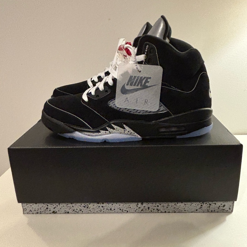 Air Jordan 5 Metallic “reimagined”